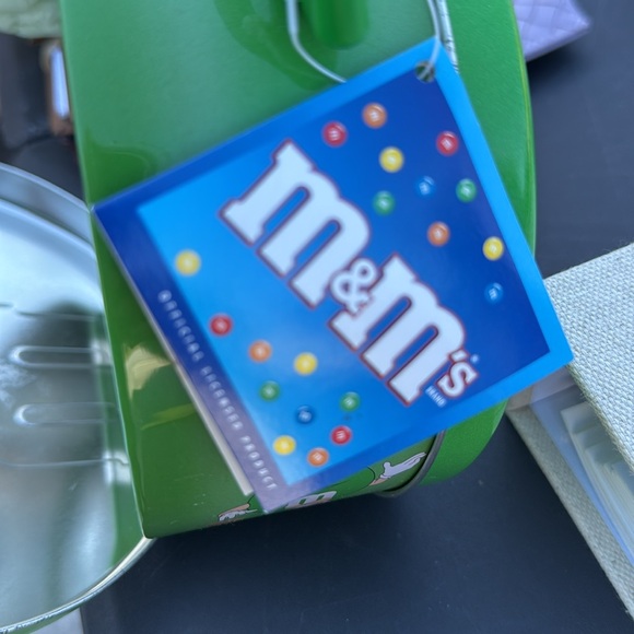 M & M Vintage Green Character Tin Lunchbox - Picture 3 of 4